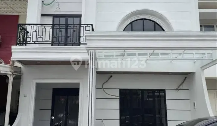 Rumah 3,5 Lantai di Golf Lake Residence, Jakarta Barat - foto 1