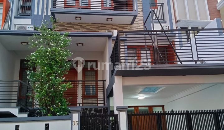 Rumah 4 Lantai Dijual Dibawah Nilai Appraisal di Palmerah Residence Jakarta Barat - foto 1