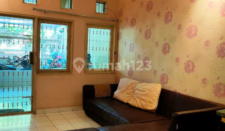 Rumah 1 Lantai Puri Gardena Lokasi Strategis Depan Taman - foto 1