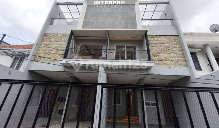Rumah Brand New Dijual 3 Lantai Duri Kepa Semi Furnished - 90M2 - foto 1