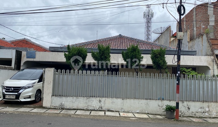 Jual Rumah Banyak Kamar Lokasi Strategis Dekat S Parman, Tomang Luas 750M2 Mepet NJOP 11 M Nego Jual Cepat Butuh Uang - foto 1