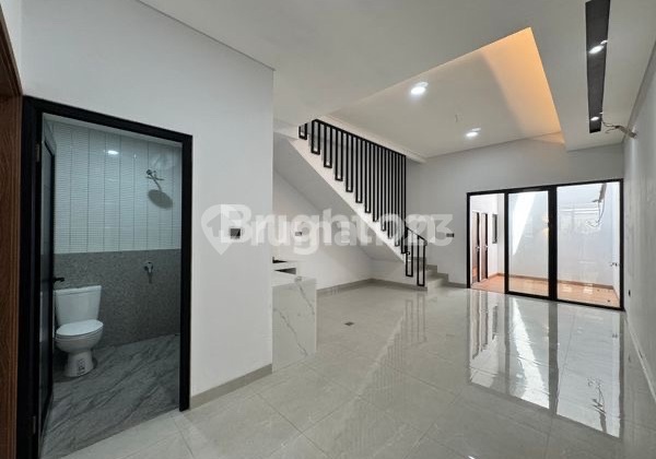 For Sale Rumah Baru 3.5 Lantai di Duri Kepa Desain Mewah - foto 1