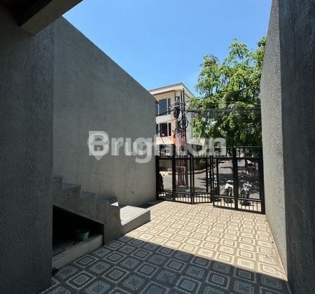 For Sale Rumah Baru 3 Lantai di Duri Kepa Row Jalan 2 Mobil - foto 1