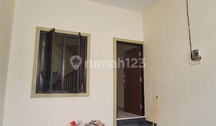 Tanjung Duren Rumah Baru Akses Mudah - foto 1