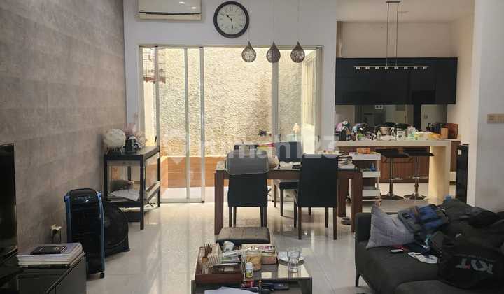 Golf Lake, Cengkareng, Jakbar..Dijual Cepat Rumah 2 Lt, Hadap Selatan, Semi Furnish, Akses Jalan 3 Mbl, PLN 5500W, Shm.-D3 - foto 1