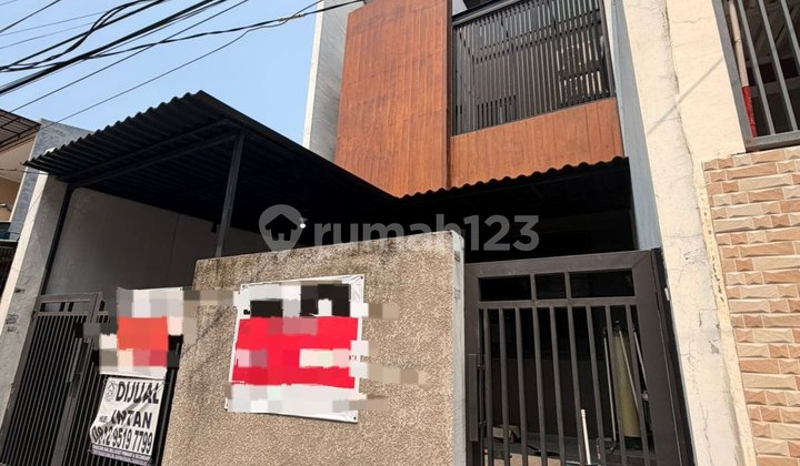 Menceng, Tegal Alur, Kalideres, Jakbar..Dijual Rumah 3 LT, Bangunan Baru Renov Total, Row Jln 2 Mbl, Semi Furnish, Air Pam, SHM On Hand.-V.fn - foto 1