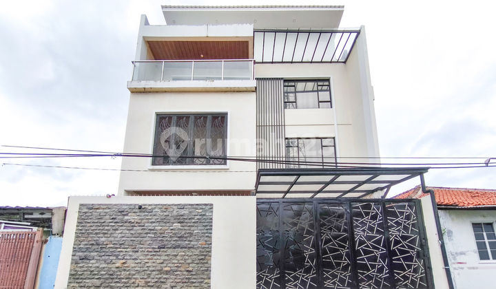 Rumah Luas 3 Lantai 15 Menit ke Terminal Cengkareng bisa KPR J41939 - foto 1