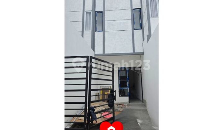 Rumah Baru 2 Lantai di Kebon Jeruk Jakarta Barat - foto 1