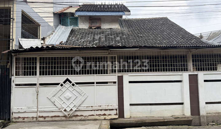 Rumah Hook di Taman Ratu Cocok untuk Bangun Rumah Baru - 196M2 - foto 1