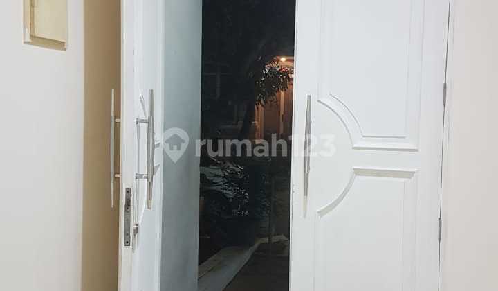 Rumah Luas 2 Lantai, SHM. Lingkungan Tenang & Aman - foto 1