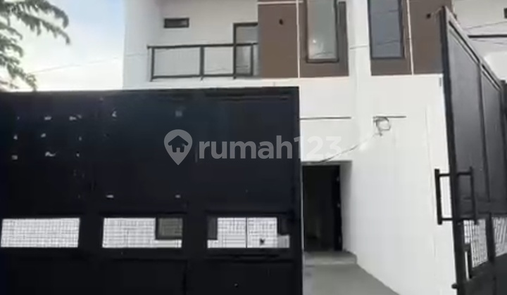 J2217-C2++#3% Rumah Baru 3 Lantai 5X20/135 M2 Hadap Selatan Jalan Lebar 3 Mobil di Kav Dki Meruya - foto 1