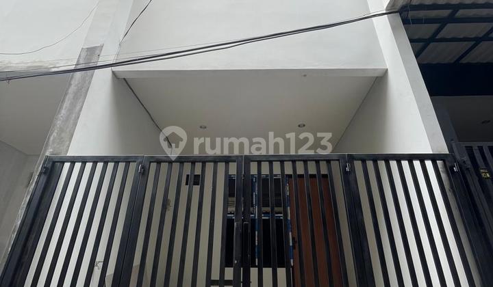 Rumah Baru 4 Kamar Dekat Tol Dalam Kotadi Tanjung Duren Jakarta Barat - foto 1