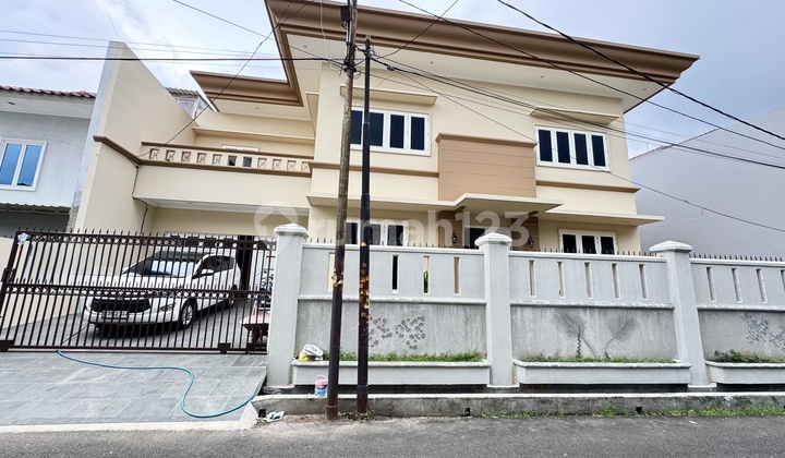 Rumah Taman Kedoya Baru Residence Semi Furnish Full Renov Luas - foto 1