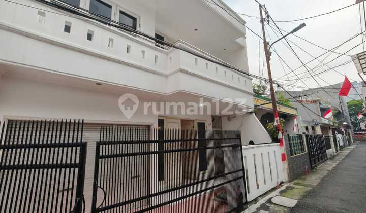 Rumah Luas Lebar 8 di Tanjung Duren Selatan Jakarta Barat - foto 1