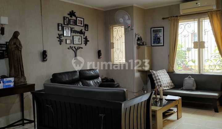 Rumah Rapi Lokasi Strategis dan Semi Furnish Area Citra 2 Ext Jakarta Barat - foto 1