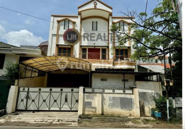 Dijual Rumah Mewah 3,5 Lantai di Tomang, Jakarta Barat - foto 1