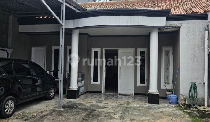 Rumah Strategis Semi Furnished Hadap Selatan Legalitas SHM - foto 1