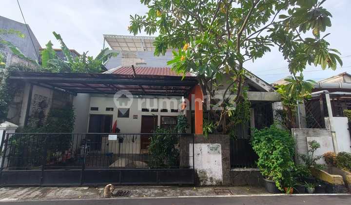 Dijual Rumah Lawas Hitung Tanah 1,5 Lantai di Tomang - Jakarta Barat - foto 1