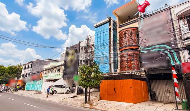 Dijual Rumah Kosan Cantik Pinggir Jalan Raya di Tanjung Duren Jakarta - foto 1
