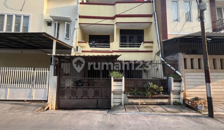 Jual Rumah 3 Lantai, HGB, di Komplek Kavling Polri Indraloka, Jelambar, Jakarta Barat - foto 1
