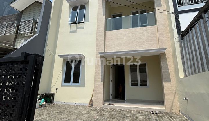 Rumah Dijual di Taman Ratu - Brand New.jarang Ada LT. 122M2 (7,2X17m) - foto 1
