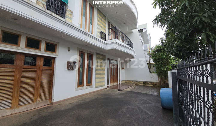 Rumah Hook 2 Lantai Permata Buana Hadap Selatan dan Barat - 444M2 - foto 1