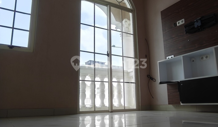 Dijual Rumah Green Lake City West Europe 8X15 Renovasi Bagus Hoki - foto 1