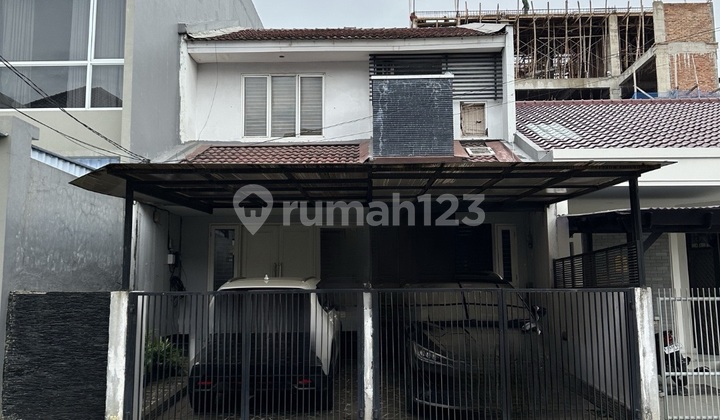 Rumah 1.5 Lantai Puri Indah Best Deal Lokasi Favorite - foto 1