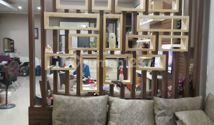 Turun Harga Rumah Semi Furnish 2,5 Lantai di Puri Mansion Kembangan Jakarta Barat - foto 1