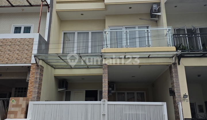 Rumah Cantik Minimalis Full Furnished 3 Lantai di Metro Permata 1 - 4 KT LB 150 Dekat dengan Akses Tol - foto 1