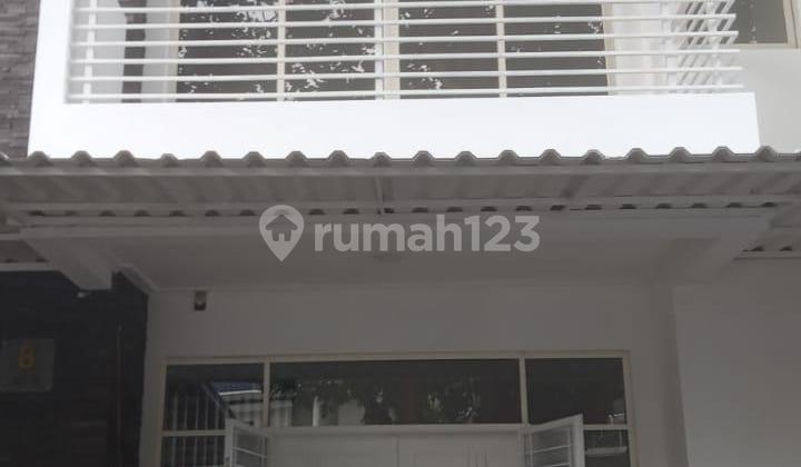 Rumah Mewah dan Nyaman di Golf Lake Atlantic 2 Lantai Hadap Utara LT 200, 4+1 KT, SHM, Siap Huni - foto 1