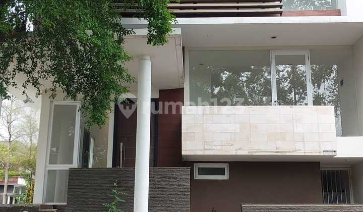 Rumah Bagus Hoek di Citra 8 Jakarta Barat - foto 1