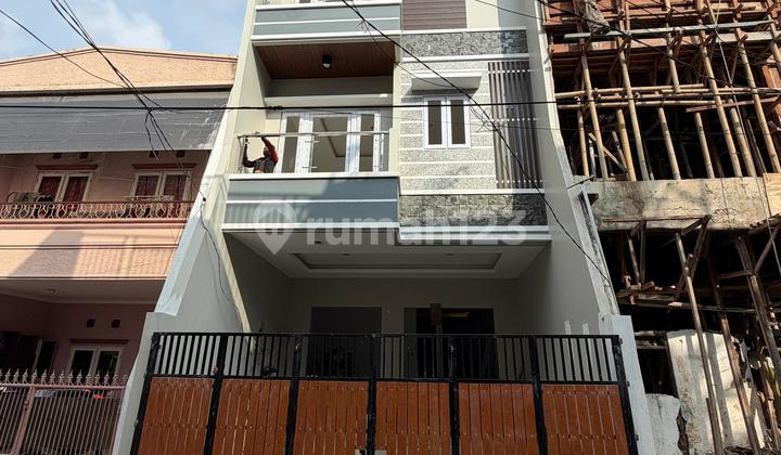 Rumah Baru Tomang 4 Lantai Bebas Banjir Lokasi Sangat Strategis - foto 1