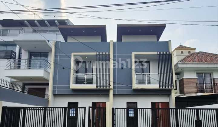 Rumah Arsitek Baru 2 Lantai di Meruya Jakbar - Spek Bata Merah, Skylight & Granit - foto 1