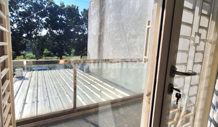 Dijual Cpt!! Rmh Tmn.semanan.indah,.8×17,.2.Lt,Kt2,.Km3,.Shm - foto 1