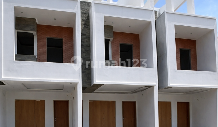 Dijual Rumah Baru Duri Kepa 3 Lantai Lokasi Strategis - foto 1
