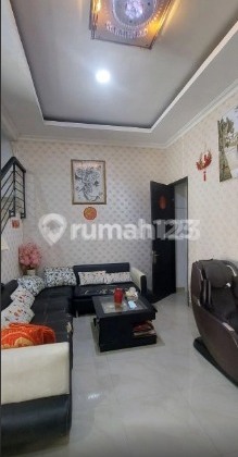 Rumah 3 Lantai di Taman Ratu Jakarta Barat Kondisi Terawat Nego - foto 1