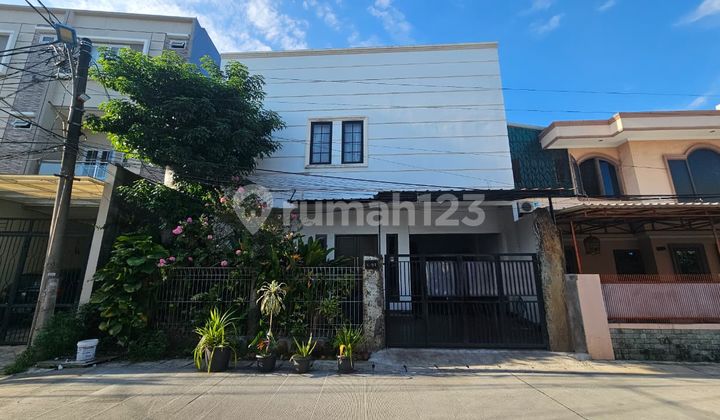 Rumah Siap Huni 11X22 Strategis di Taman Ratu(Tr271) - foto 1