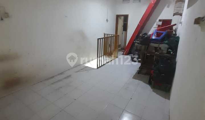 Rumah Empat Lantai Masuk Gang di Tambora Jakarta Barat - foto 1