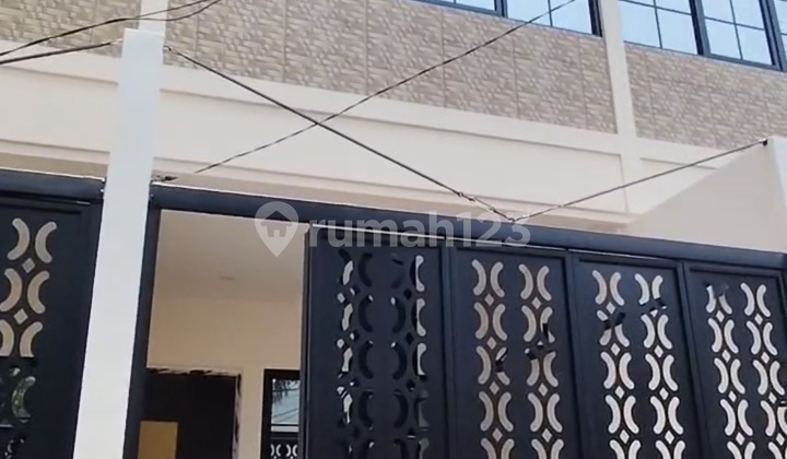 Rumah Baru 3 Lantai Dekat Pasar Kopro Tanjung Duren Jakarta Barat - foto 1