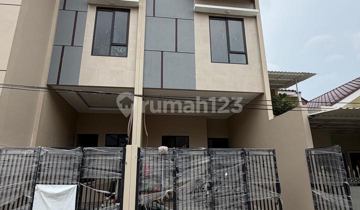 Rumah Baru Duri Kepa 3 Lantai Bebas Banjir Siap Huni - foto 1