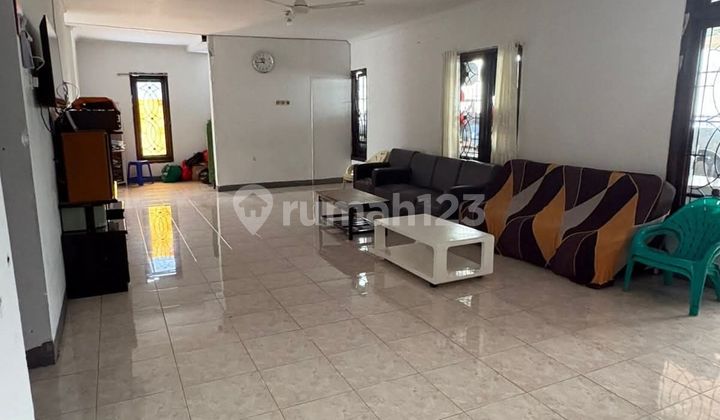 Dijual Rumah Jelambar, Luas 300M2, 10 KT + 7 KM, 3Lantai, Full Furnished, SHM - foto 1