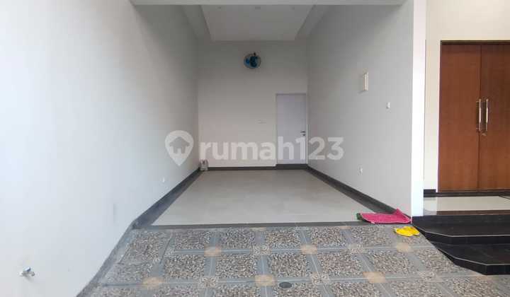 Dijual Rumah Cantik Full Renov di Jakarta Barat - foto 1