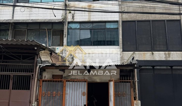 Ana Rumah Uk 4X17.5m di Pinggir Jalan Raya Jelambar - foto 1
