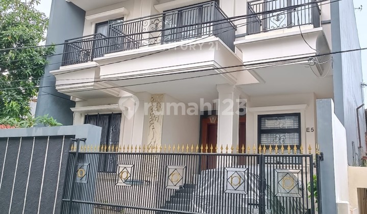 Rumah di Komplek Sunrise Garden Kedoya Kebon Jeruk Jakarta Barat - foto 1