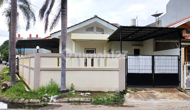 Di Jual Rumah Hoek Siap Huni di Taman Surya 2 *0037-Mar - foto 1