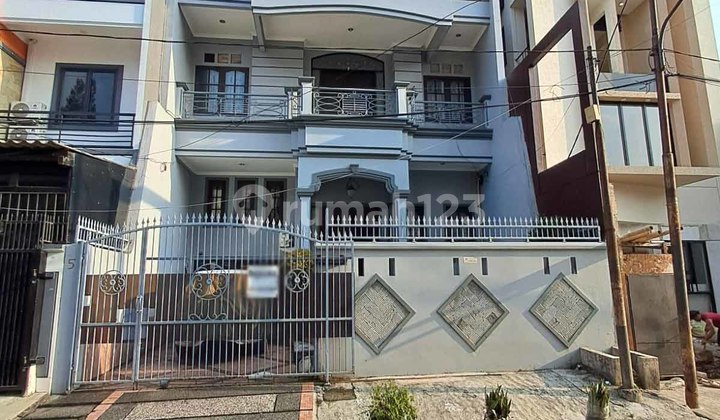 Dijual Rumah Tanjung Duren Selatan Jakarta Barat SHM - 2,5 Lantai Dekat Central Park & Mall Taman Anggrek - foto 1