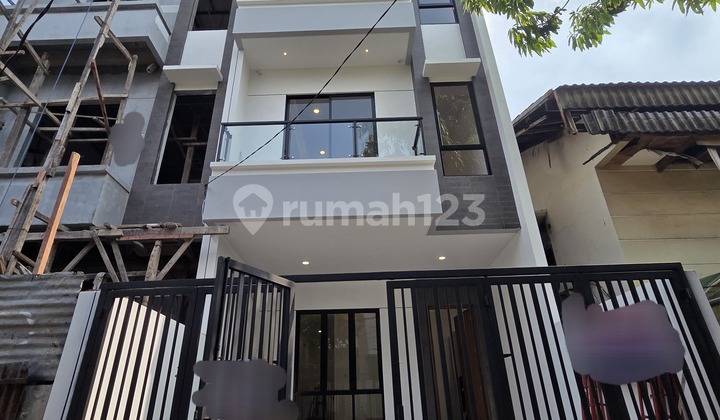 Dijual Rumah Baru Minimalis di Taman Ratu - foto 1