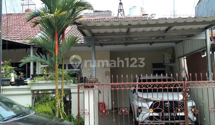 Rumah Lama di Jl Trapesium Taman Kedoya Permai Jakarta Barat - foto 1