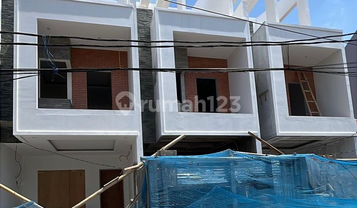 Dijual Rumah Brand New 3 Lantai Desain Tropis di Duri Kepa - foto 1